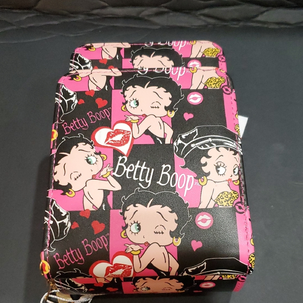 Betty Boop black pink Betty blowing kisses print 3 compartment wallet on a chain